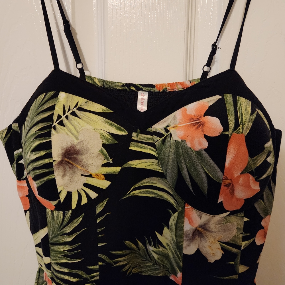 Jumpsuit - Tropical Look With Wide Bottoms And Spaghetti Straps